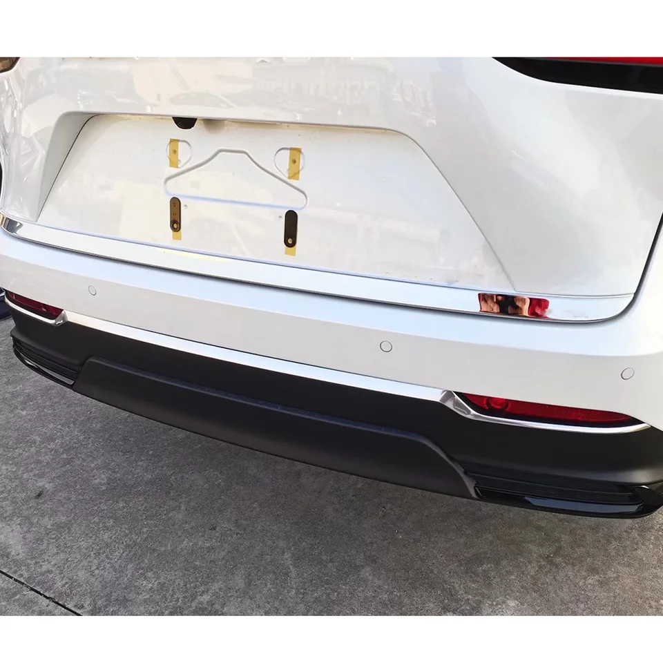 フォードエクスプローラー 2013 2014 2015 2016 2017 2018 ステンレス鋼トランクプロテクタートランクトレッ リアバンパー カー スタイリングフォードエスケープ久我 2013-2016 ステンレス鋼車のリアバンパープロテクター敷居トランクトレッ リアバンパー プロテクター敷居  ... に適合する フォード に適合する エクスプローラー 2014 2015 2017 2013 カーアクセサリー リアバンパープロテクタ