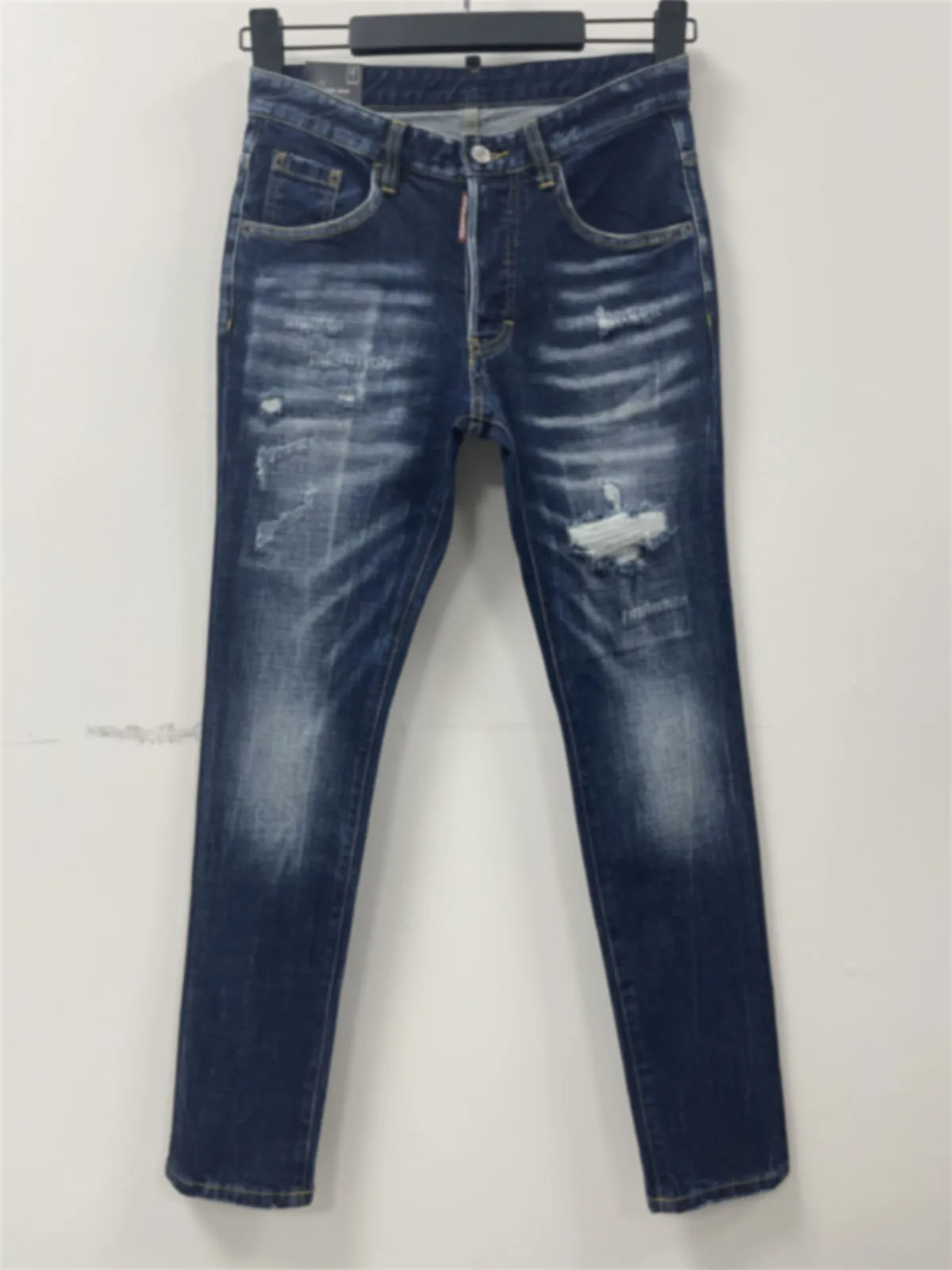 

2024 Autumn New Water Wash Worn Hole Patch Paint Wash Light Blue Small Feet D2 Jeans for Men