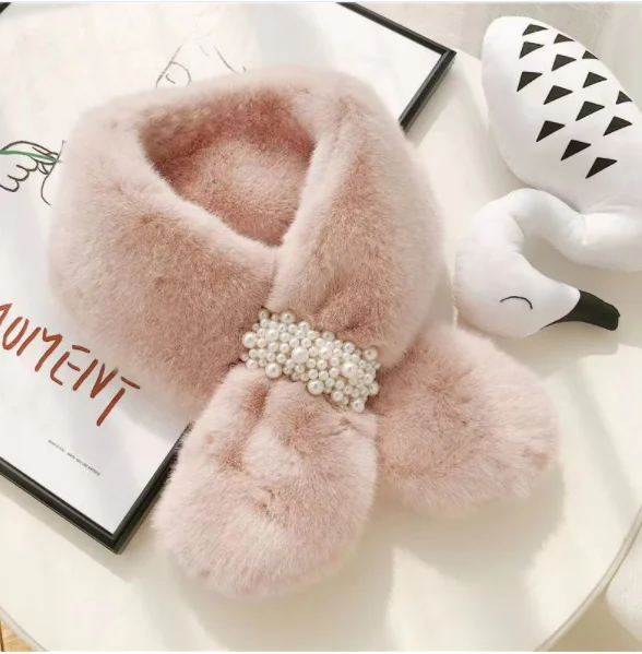 

2023 Fashion Pearl Buckle Women Cross Scarf Soft Plush Winter Warm Neck Warmer Elegant Faux Rabbit Fur Collar Ladies Scarf