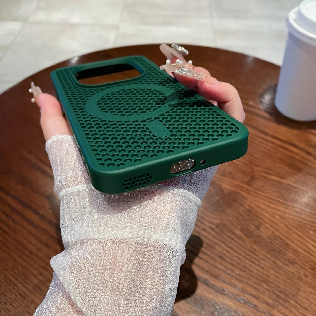 Breathable Honeycomb Heat Dissipation Magnetic Case with Wireless Charging Capability