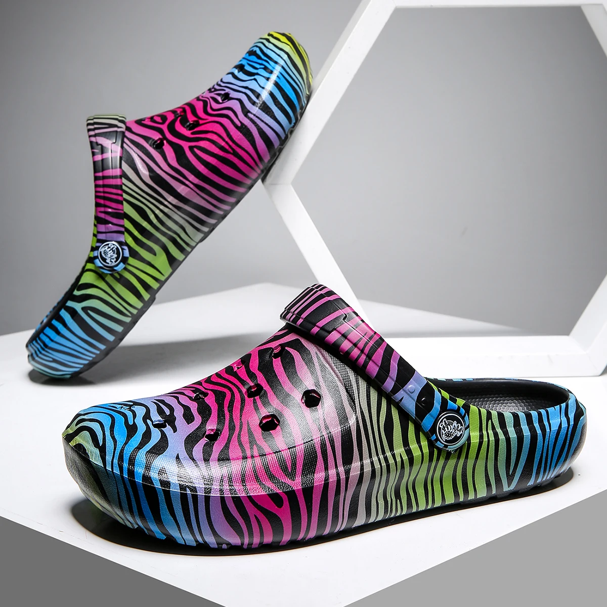 Garden Clogs Slip On Lightweight Two-way Wear Garden Clogs, Comfortable Women's Tie-dye Pattern Clogs, Non-slip  Beach Slides 4