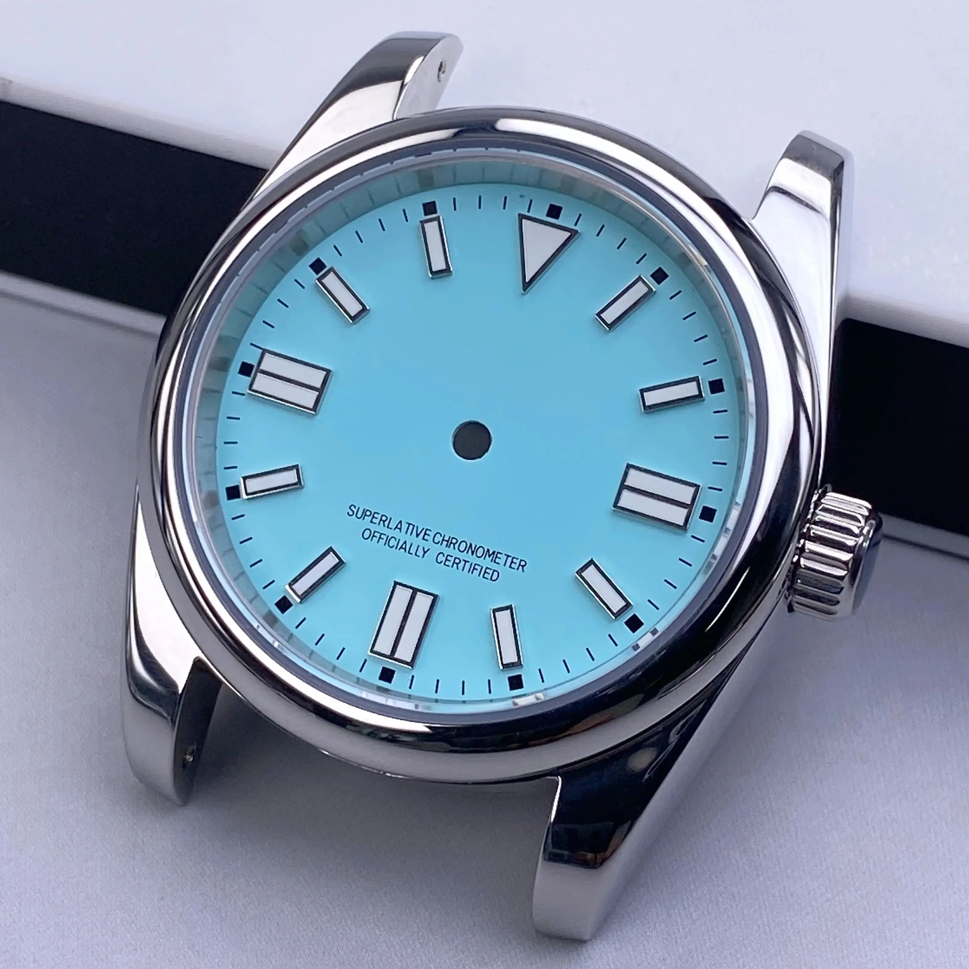 Elegant 36mm/39mm Sapphire Glass Stainless Steel Watch Case with Green Luminous Dial Compatibility