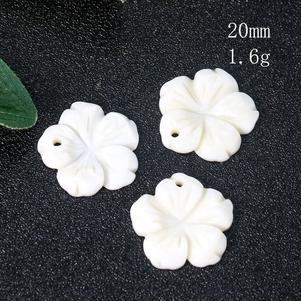 Muy Bien 2pcs 20mm Natural Freshwater Shell Carved Petal Shaped Pendant DIY Earrings Necklace Jewelry Making Accessories