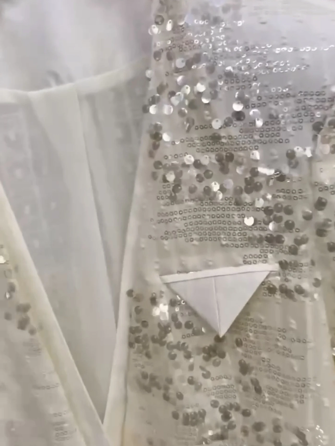 Рисунок 5 - Элегантный женский блейзер с V-образным вырезом