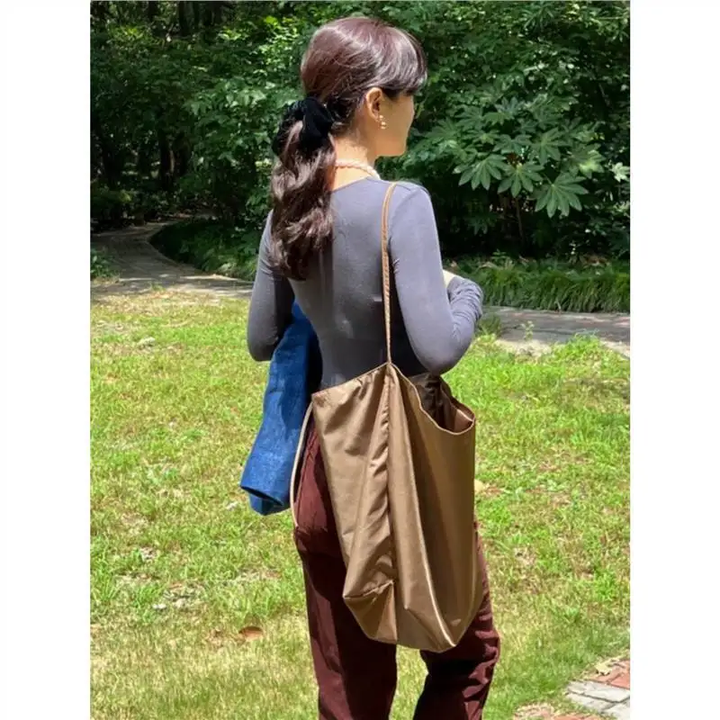 

Нейлоновая сумка-мешок T R в форме облака, новинка 2023, нишевая вместительная сумка-тоут для поездок, женская сумка через плечо