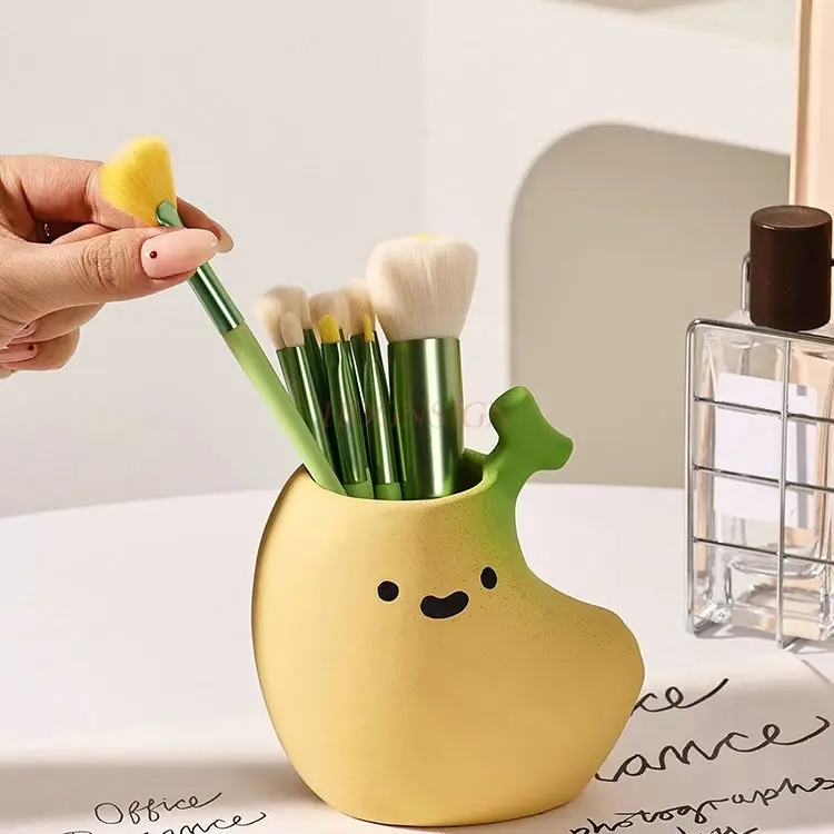 Cute Cream Style Desktop Pen Holder 2