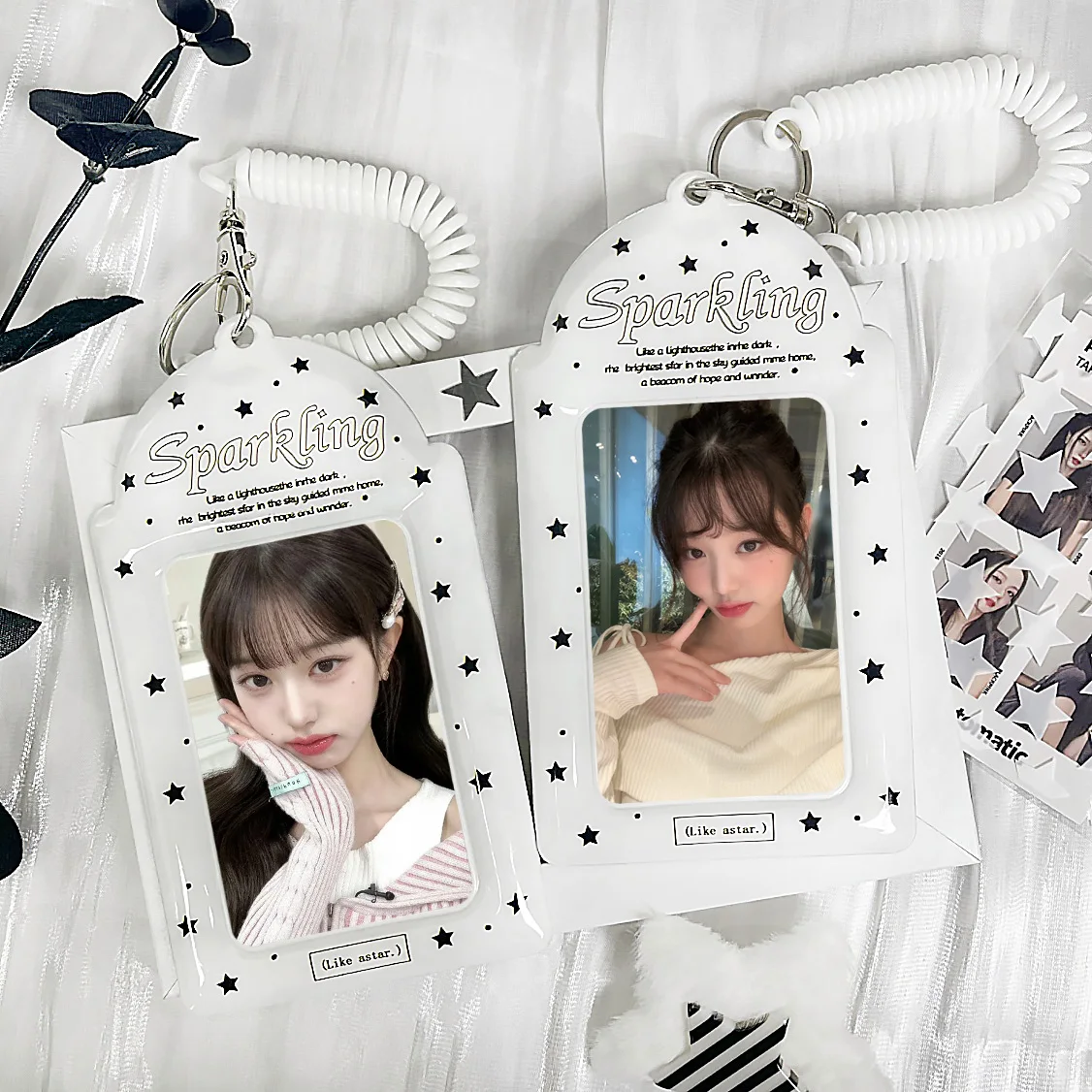 【フォトカード付き】PERMPOON イアーポップハット Black and White Star Photo Card Holder, Kpop Simple Style Photo