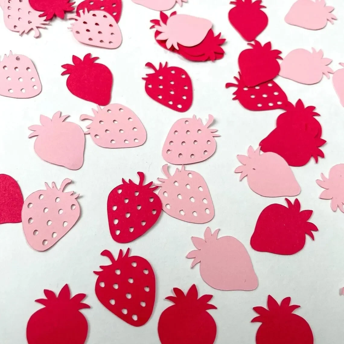

100pcs Pink Strawberry Confetti Throwing Props Summer Fruit Paper Scraps Kids Favor Happy Birthday Party Babyshower Supplies
