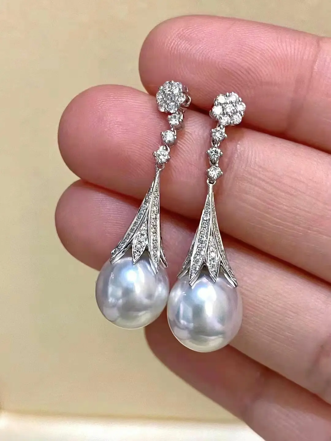 

Gorgeous 10-11mm South Sea Drop White Pearl Dangle Earring 925s