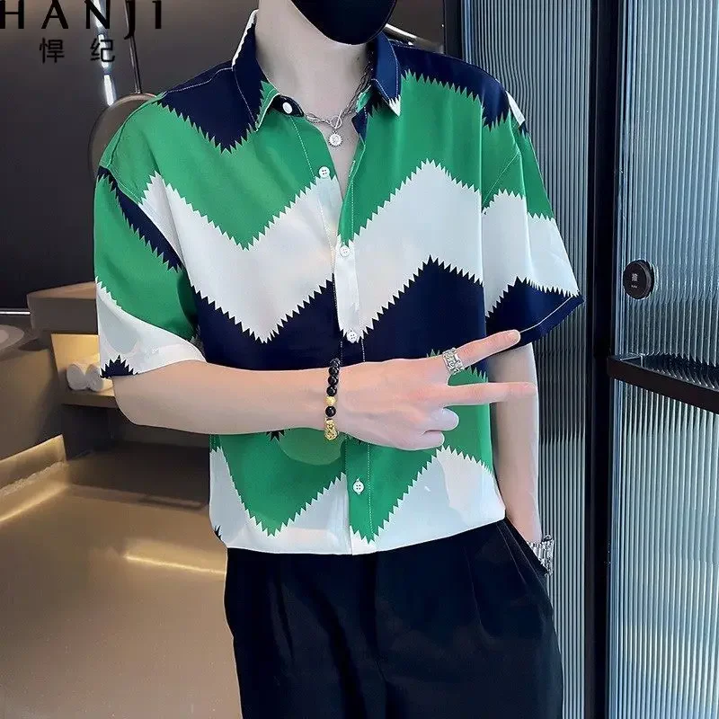thumbnail image 1 of Camisa de hombre con gráfico de rayas empalmadas, camisas de manga corta para hombre Trendyol Xxl, estilo coreano, cosas baratas con 2025 novedades en las redes sociales, 1 of 5
