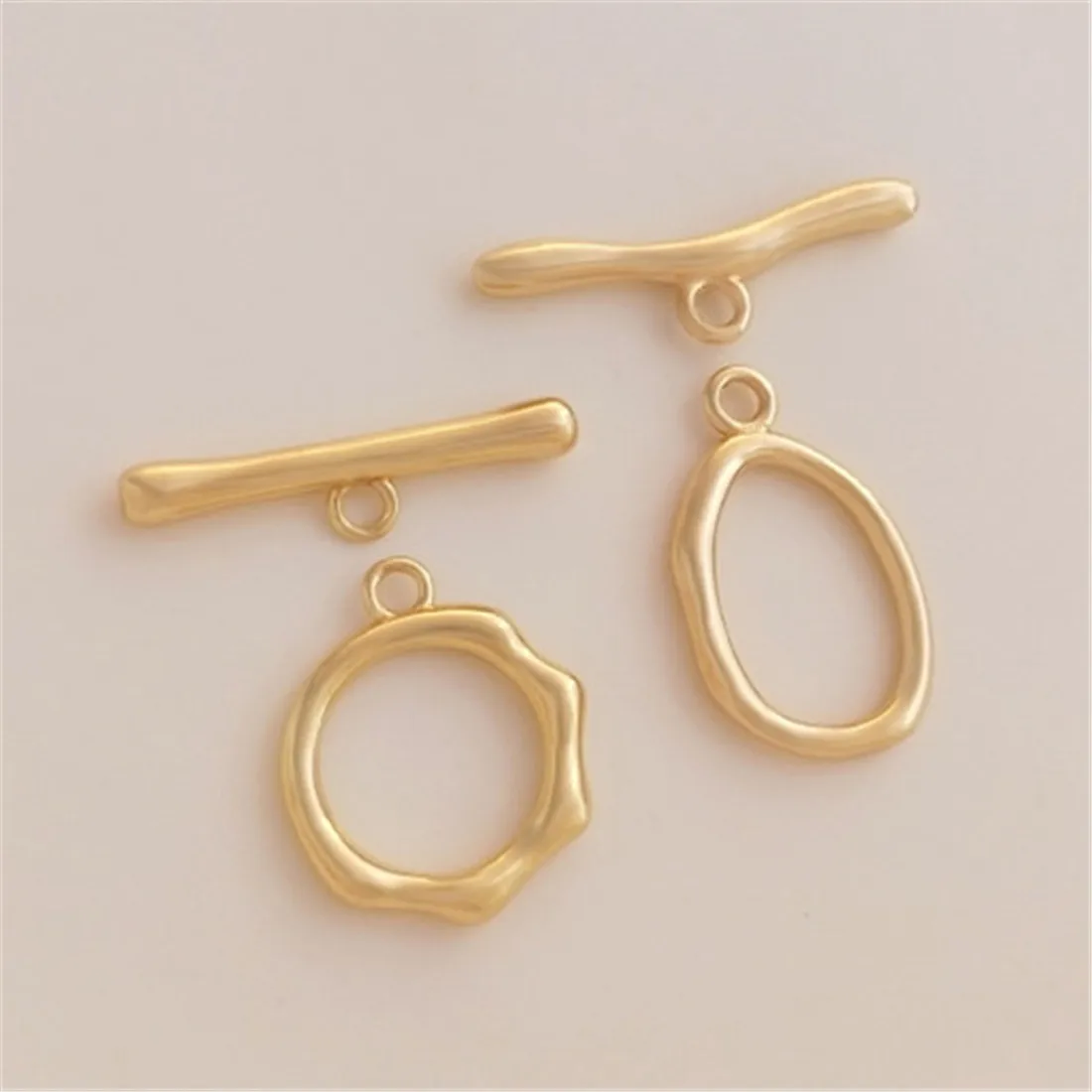 Круглые модные бриллиантовые застежки