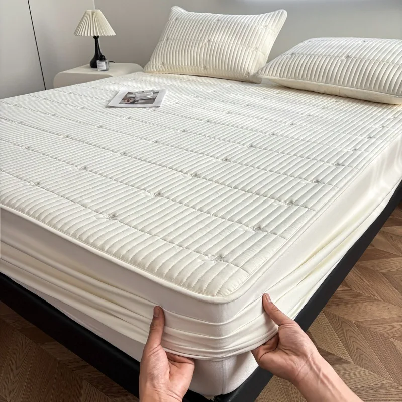 Ultimate Waterproof Quilted Mattress Protector - Breathable Microfiber with 360° Elastic Deep Pocket, Anti-Mite Protection