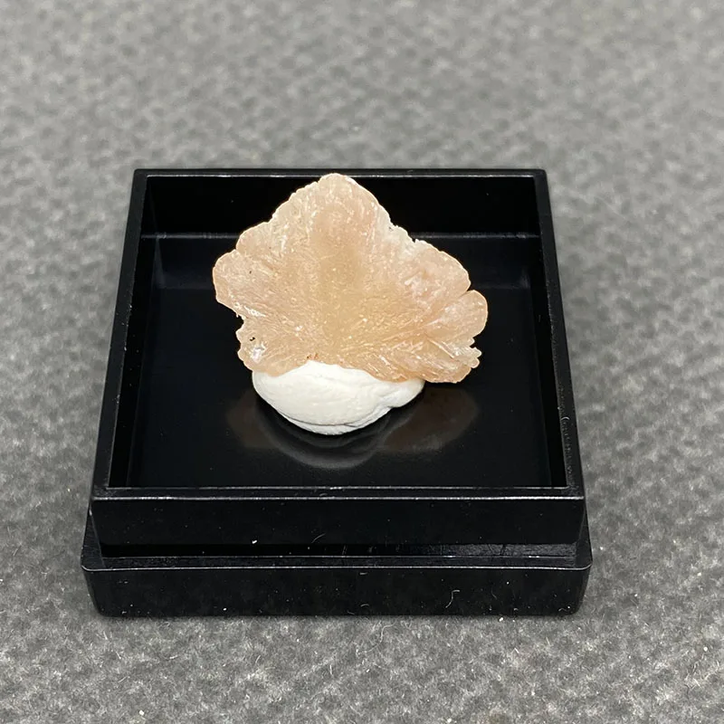 100%  Natural citrine Mineral Specimens Stones and Crystals Healing Crystal from China +Box size:27*27*25mm