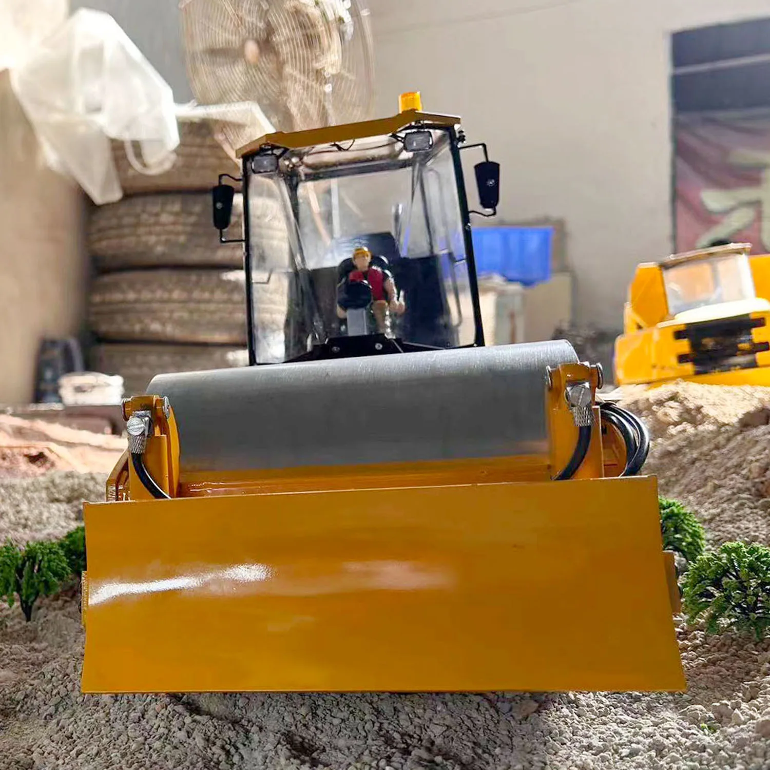Metal CS11 1/12 RC Hydraulic Road Roller Model RTR Radio Controlled Engineering Vehicle Painted Finished Light Sound Outdoor Car 5