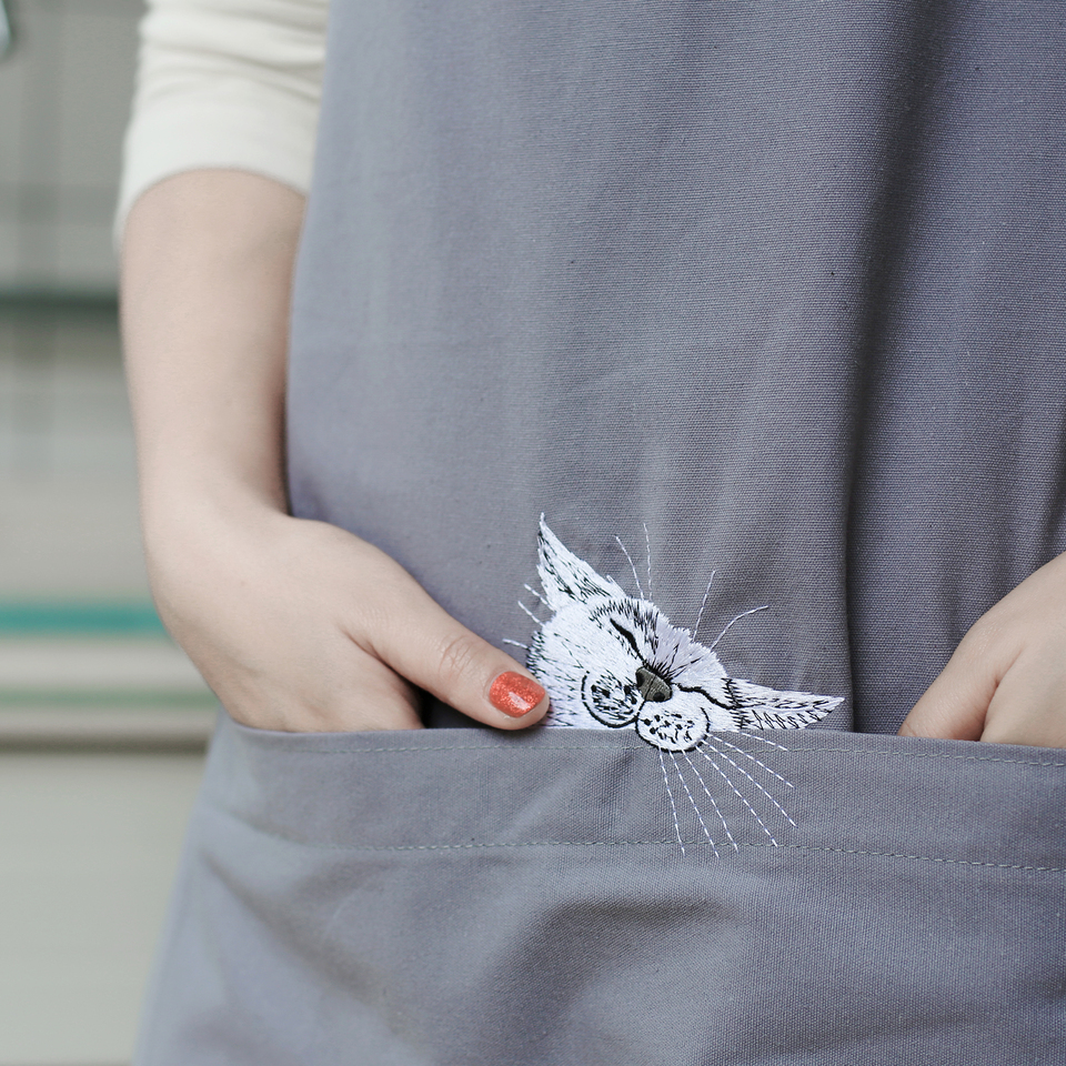 C571 I GREVY 100% Cotton 8oz Canvas Apron with Huge CAT embroidery Pockets,Tiny Bell in the neckline,64 x 90 cm