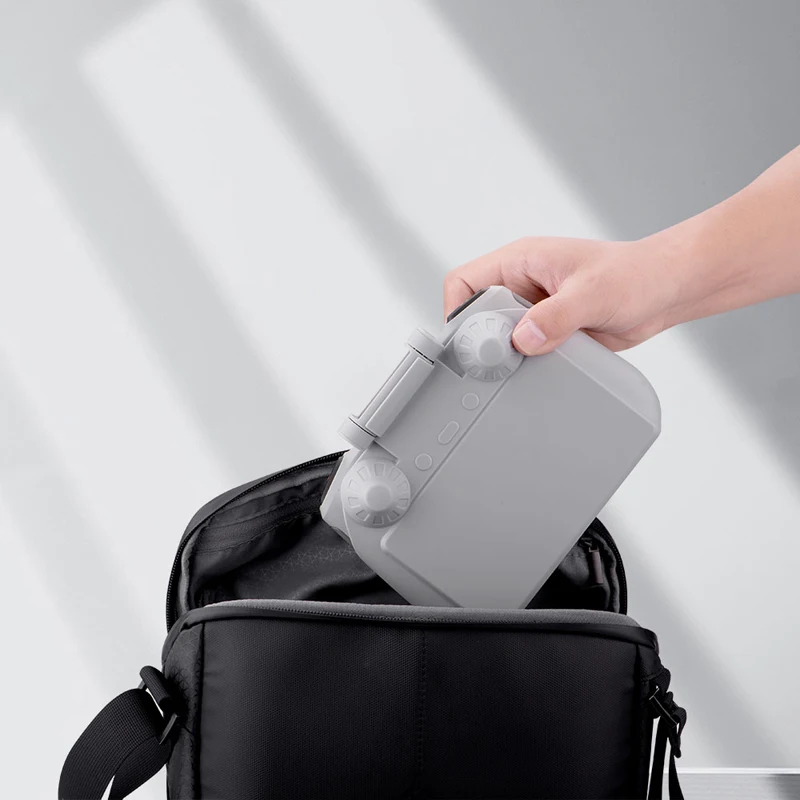 Sangle de maintien incluse avec le parasol anti-éblouissement, assurant une fixation sécurisée sur la télécommande.