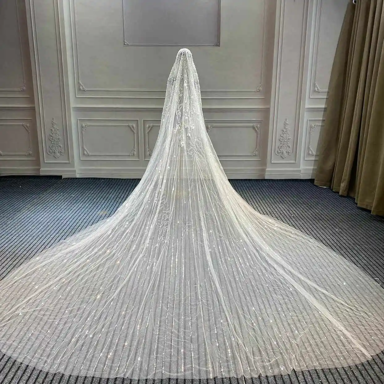Luxuriöser, eleganter Hochzeitsschleier, einlagige Tüll-Applikationen, Spitze, Tüll, Pailletten, Brautschleier, Schnittkante, individuelle Länge – Detail 9
