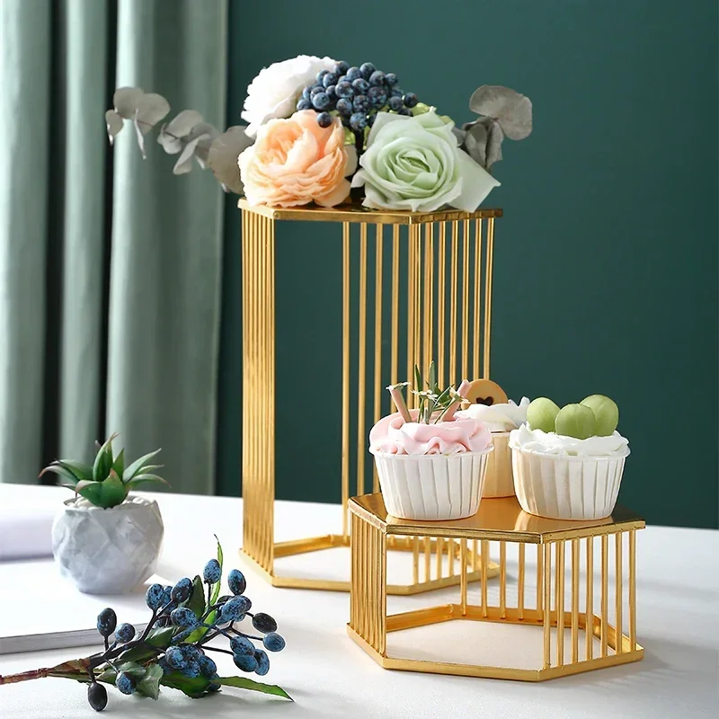 

Nordic Luxury Cake Stand Gold Metal Living Room Restaurant Cake Stand Party Cream Torten Deko Baking Tool Aesthetic Handicrafts