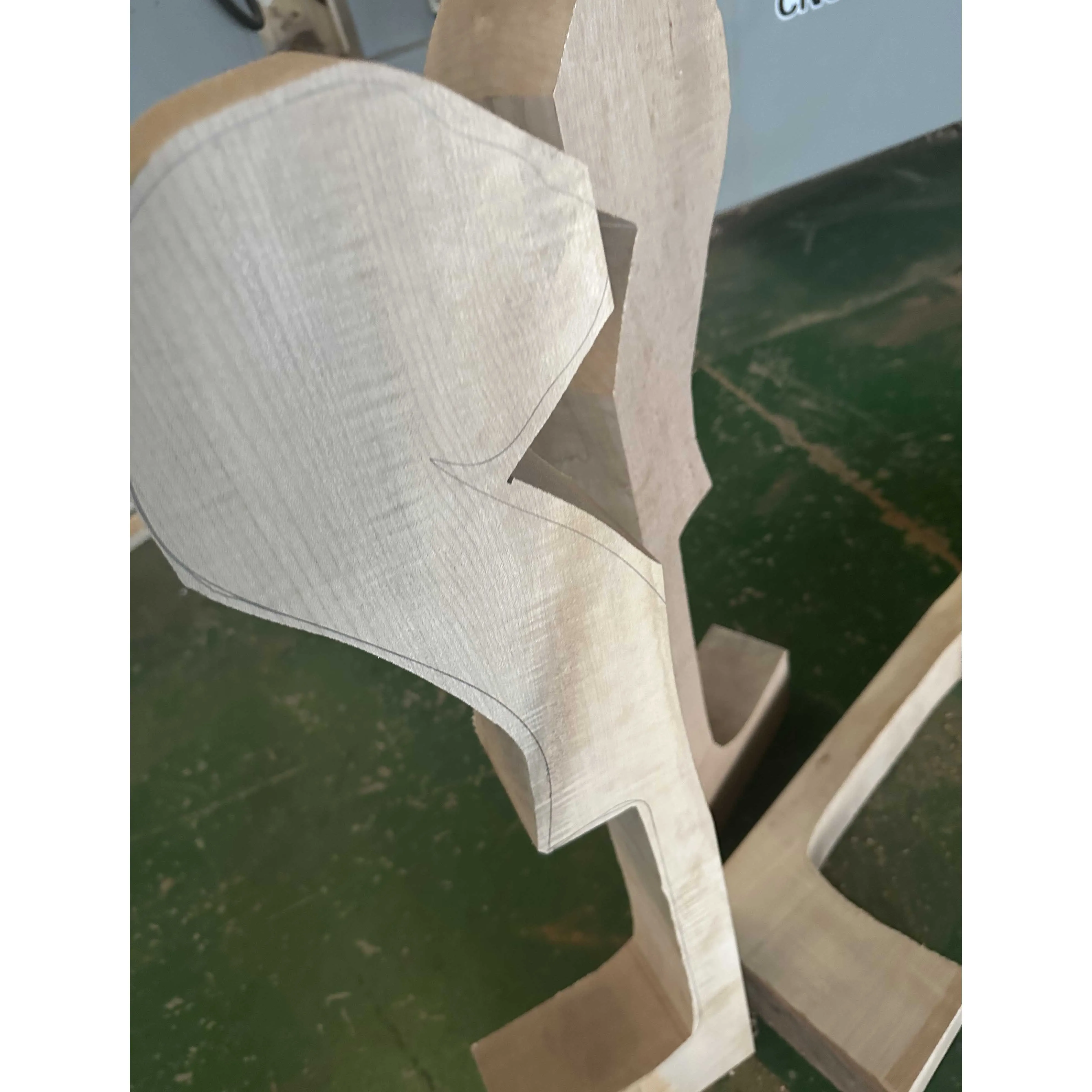 Double bass violin neck lion head single board maple material, European flame maple, water wave wood, 1 piece