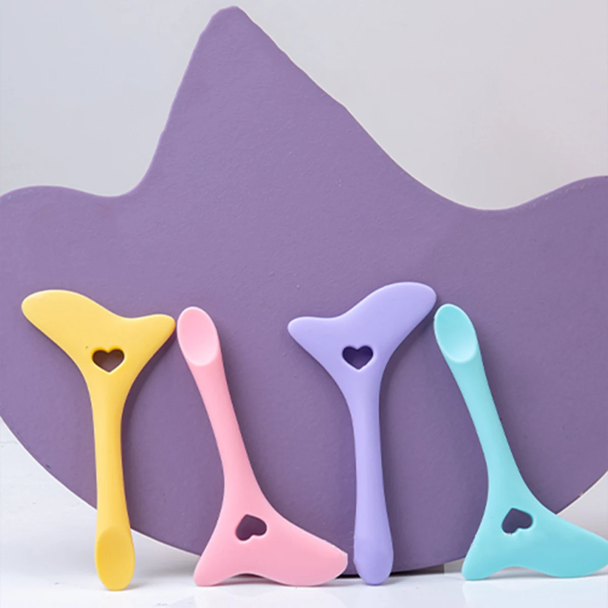 1PS Silicone Eyeliner Auxiliary Artifact makeup tools eyebrow stencil tool eyeliner stencil tool eye makeup tools Cosmetic Products To Draw Eyeliner Eyebrow Lipstick Auxiliary Tool