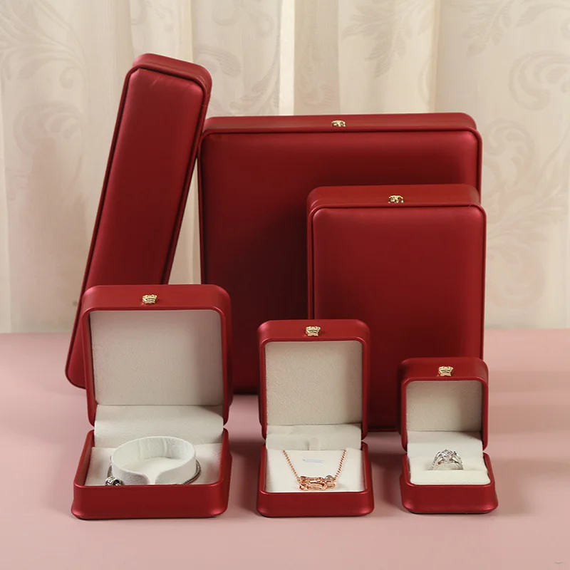 

Crown Buckle Red Brushed PU Leather Jewelry Packing Box Ring Bracelet Ear Stud Necklace Packing Box Jewelry Set Box