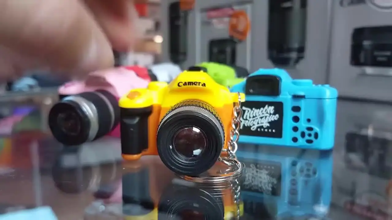 Simulated SLR Camera LED Can Emit Light Sound Keychain Photography