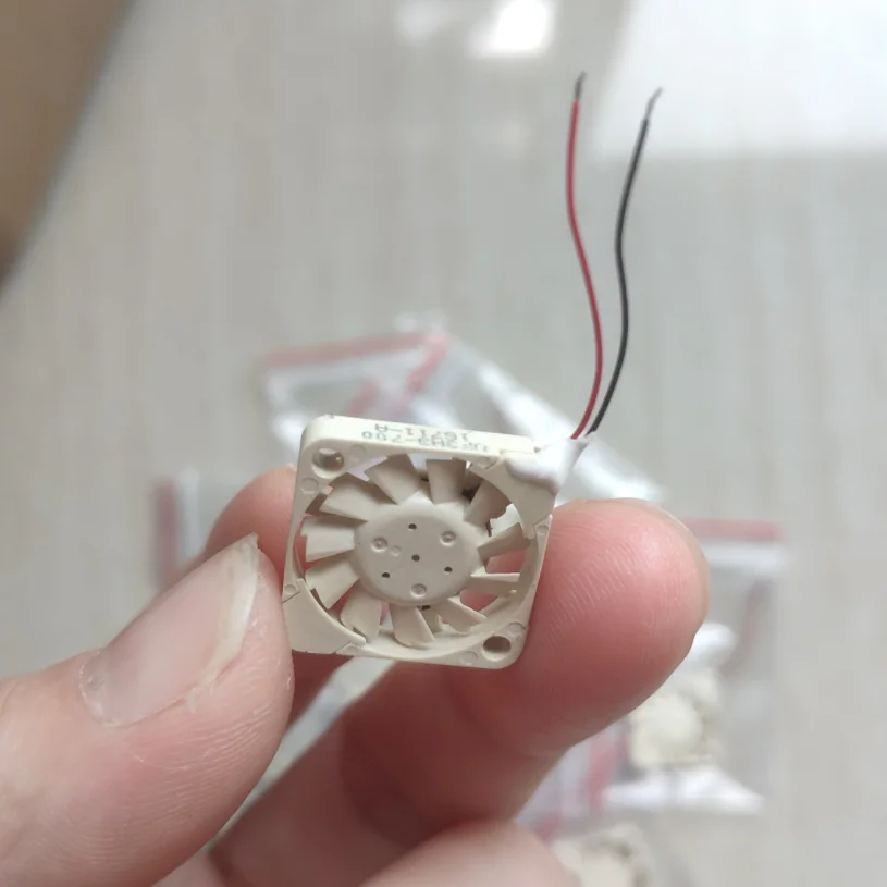 Cooling Fan 5V 17*17*3mm 1.7cm 2wires UF3H3-700 1703