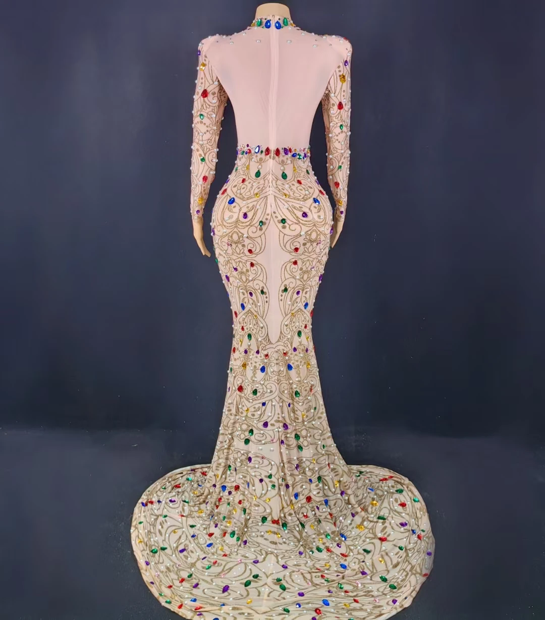 Рисунок 4 - Разноцветные бриллиантовые прозрачные длинные платья