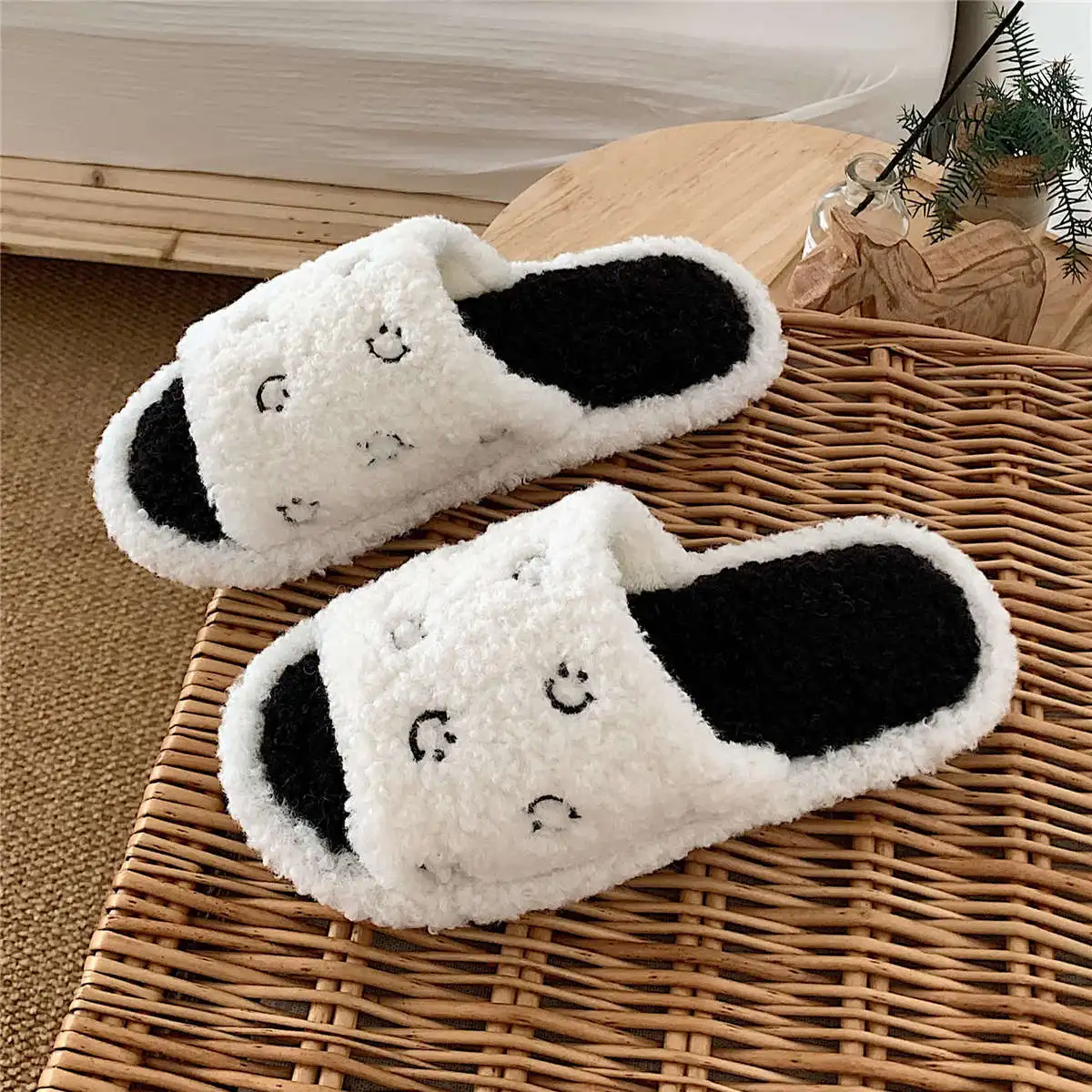 thumbnail image 1 of Pantuflas de algodón de moda para mujer, pantuflas de punta abierta con una sola palabra, para invierno, para el hogar, antideslizantes, cálidas y bonitas, para interiores y exteriores, de piel, 1 of 6