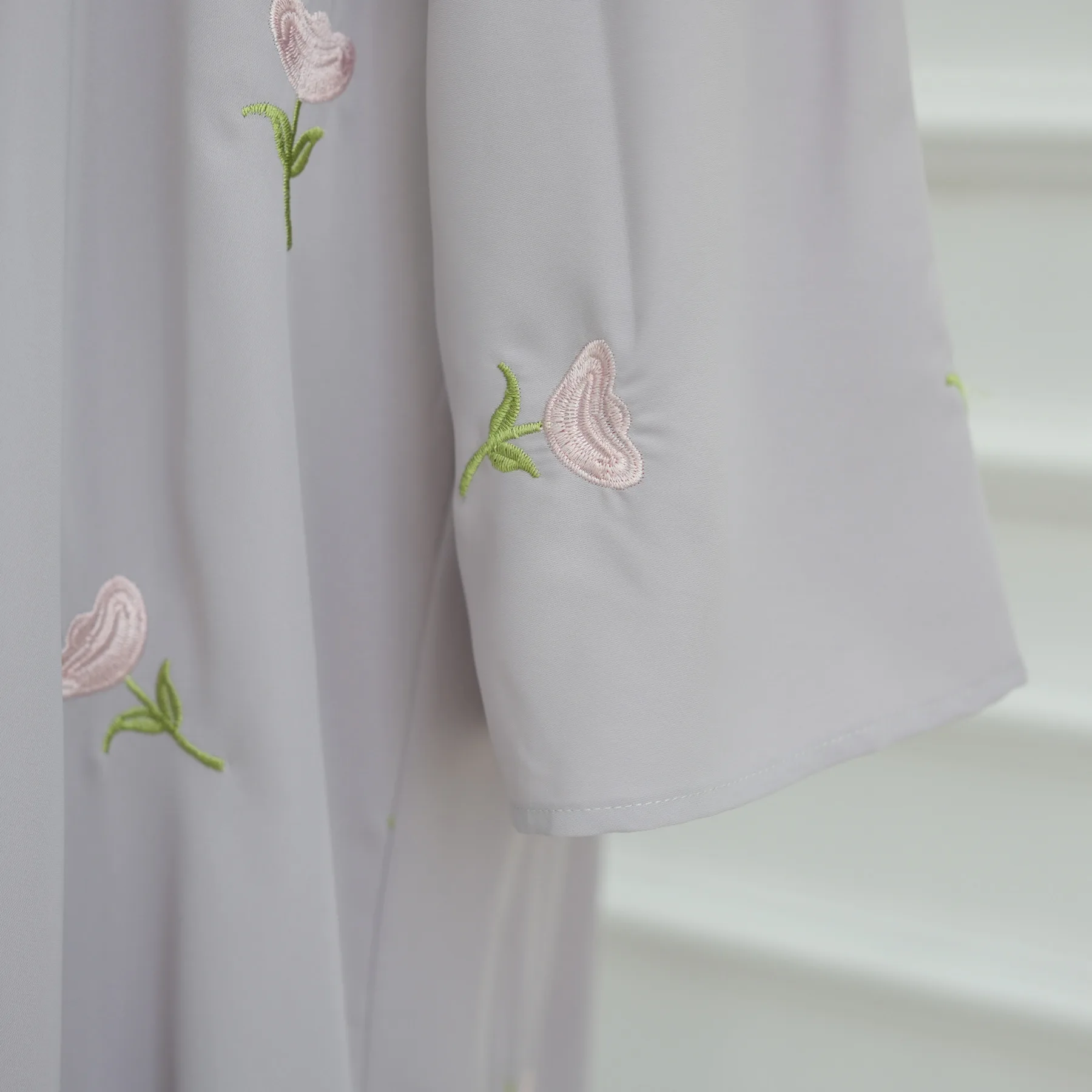 سترة مطرزة بالزهور في الشرق الأوسط للنساء المسلمات عيد دبي فستان عباية متواضع مع حجاب إسلامي جلابية تركية