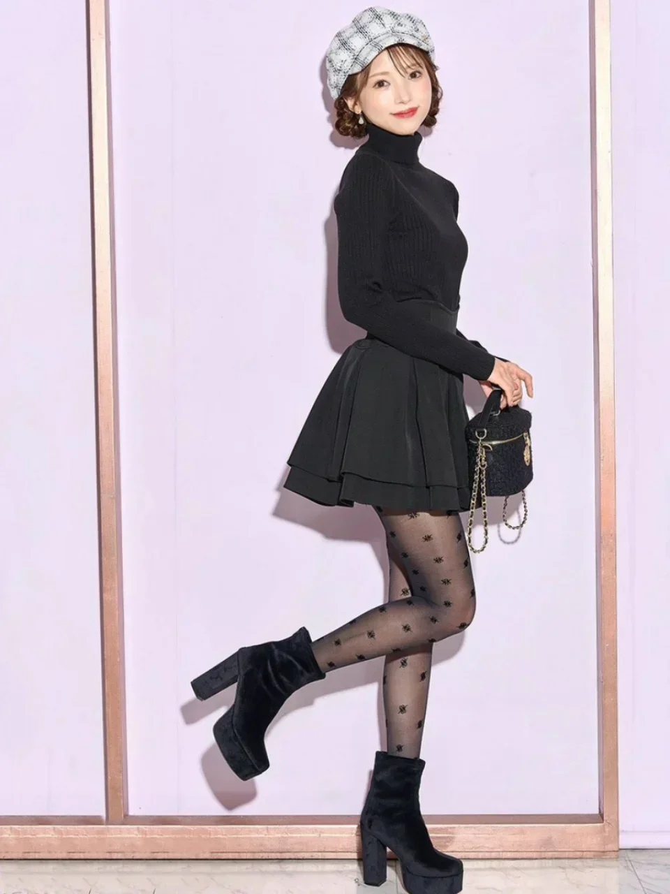 日本の黒のミニスカートの女性 2024 春夏ラジアンウエストライン