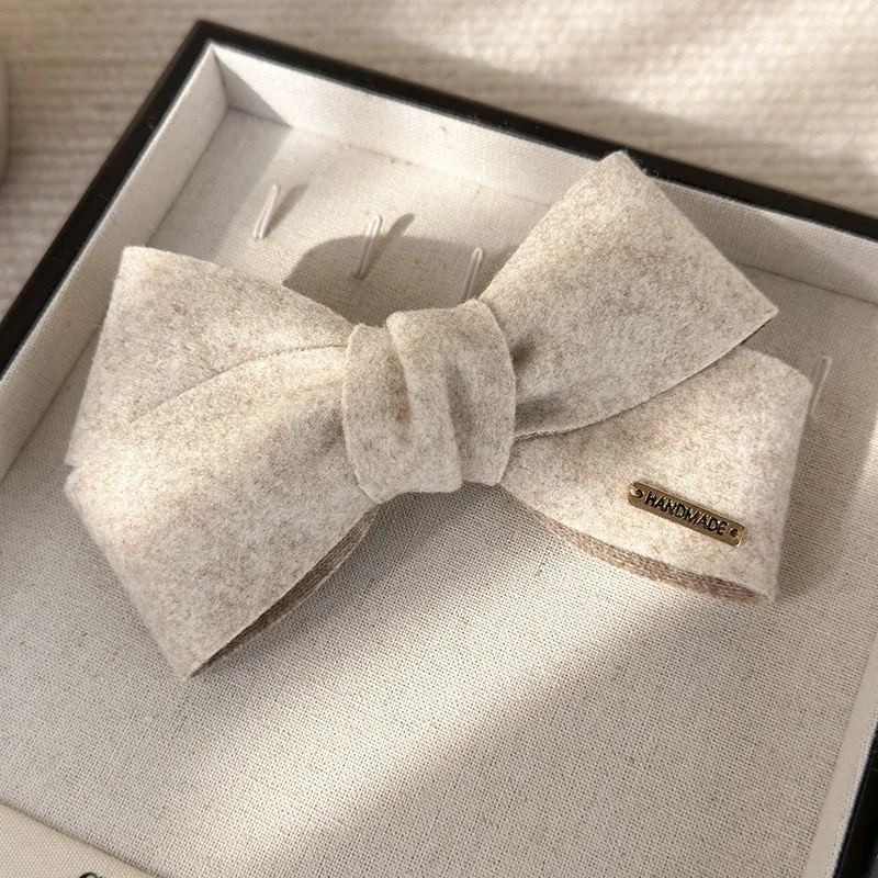 Modische und vielseitige Samt-Haarspange mit Schmetterlingsschleife in reiner Farbe für Herbst- und Winter-Haarschmuck – Detail 8