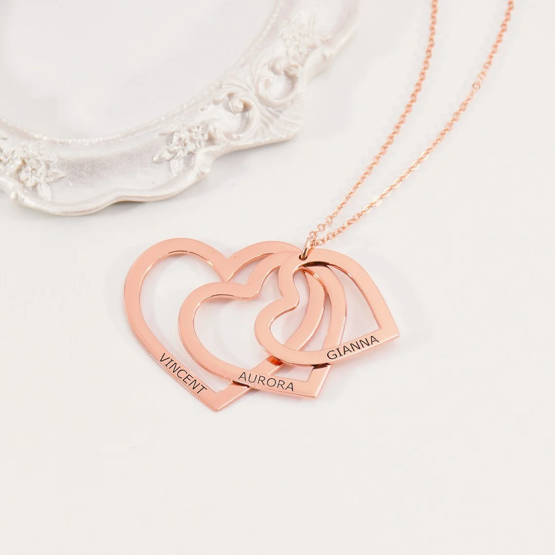 Collar con nombre de corazón personalizado para mujer, colgante grabado de acero inoxidable con nombre de corazón familiar, regalo del Día de la madre, Bisutería