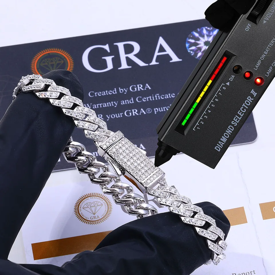 モアサナイト22mmキューバンチェーン アイスモアッサナイト マイアミ キューバンリンクチェーン：ソリッド