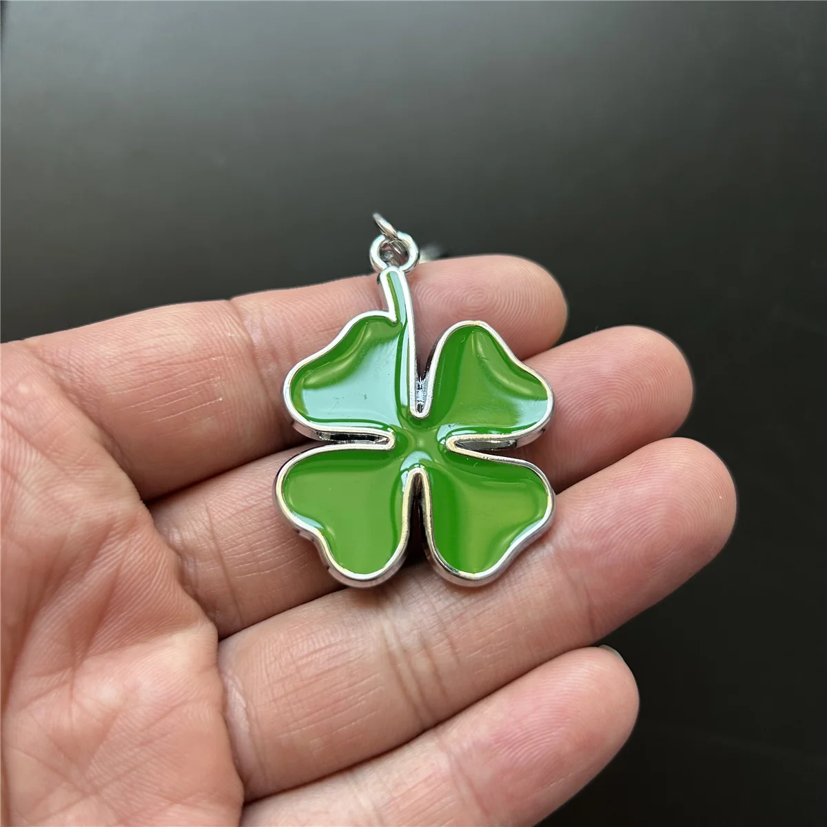 Green Four Leaf Clover Metal Car Keychain Keyring - Lucky Pendant Car Styling Accessory