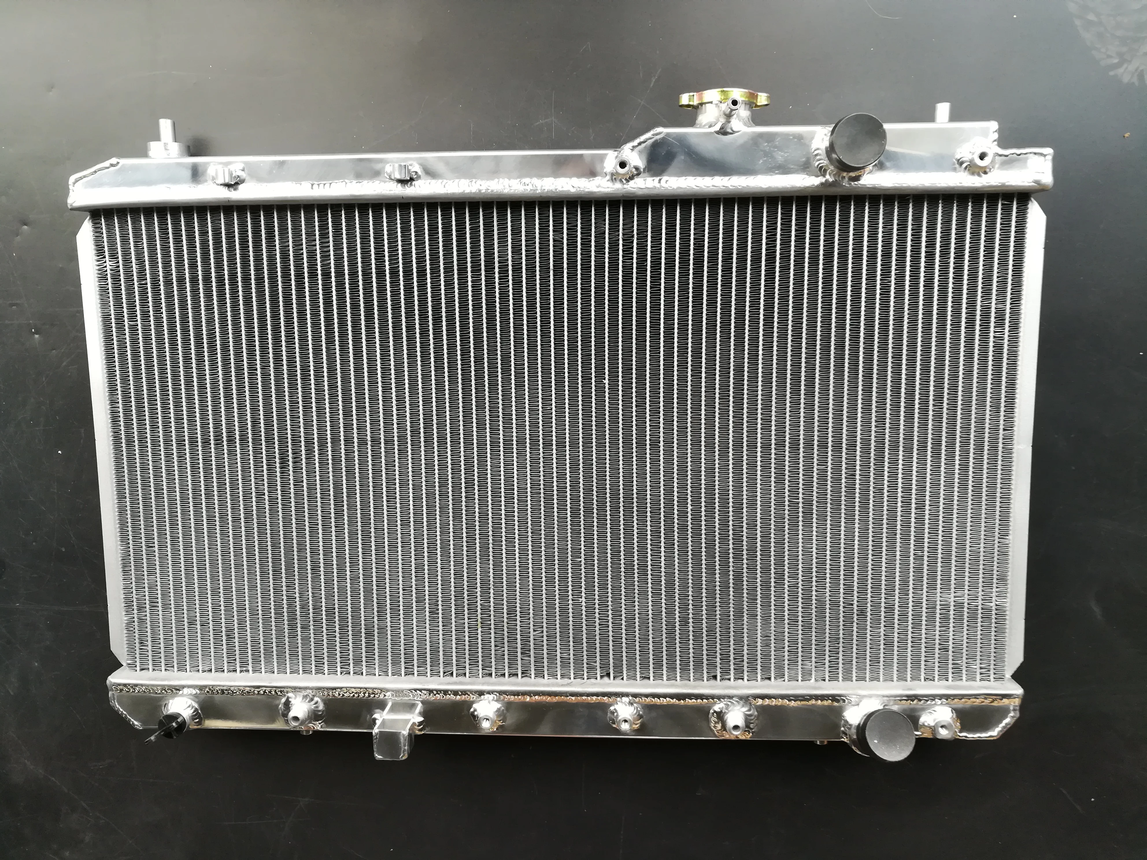 

Aluminum Radiator For 1997-2001 Honda CR-V CRV RD1 EX LX SE 2.0L L4 1998 1999 2000