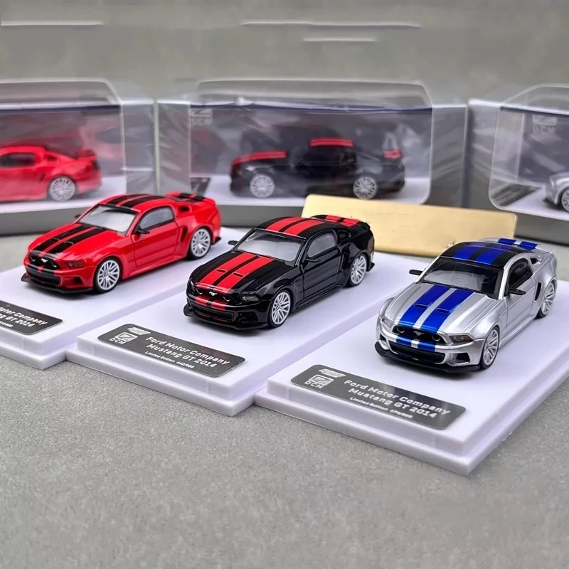 

DMH SCM 1:64 F40 Классическая Снежная версия Красного Цвета Смола в 2024