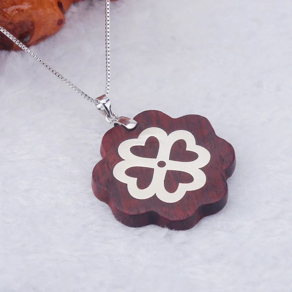 

Small Leaf Red Sandalwood Inlaid with Silver Pendant Red Sandalwood Inlaid with Four Leaf Clover Chain Necklace National Style