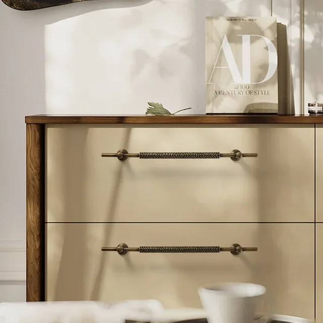 ลูกบิดและมือจับตู้เฟอร์นิเจอร์ทองเหลืองโบราณ รุ่นปี 2025 สำหรับลิ้นชัก  งานหนัก ทนทาน  ทองเหลืองสีทองอุ่น  โลหะแข็งแรง 1