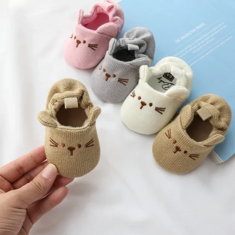 

Cartoon 0-1 Year Old Infant and Toddler Baby Shoe That Do Not Fall Off Knitted Woolen Shoes Baby Pre Step Shoes