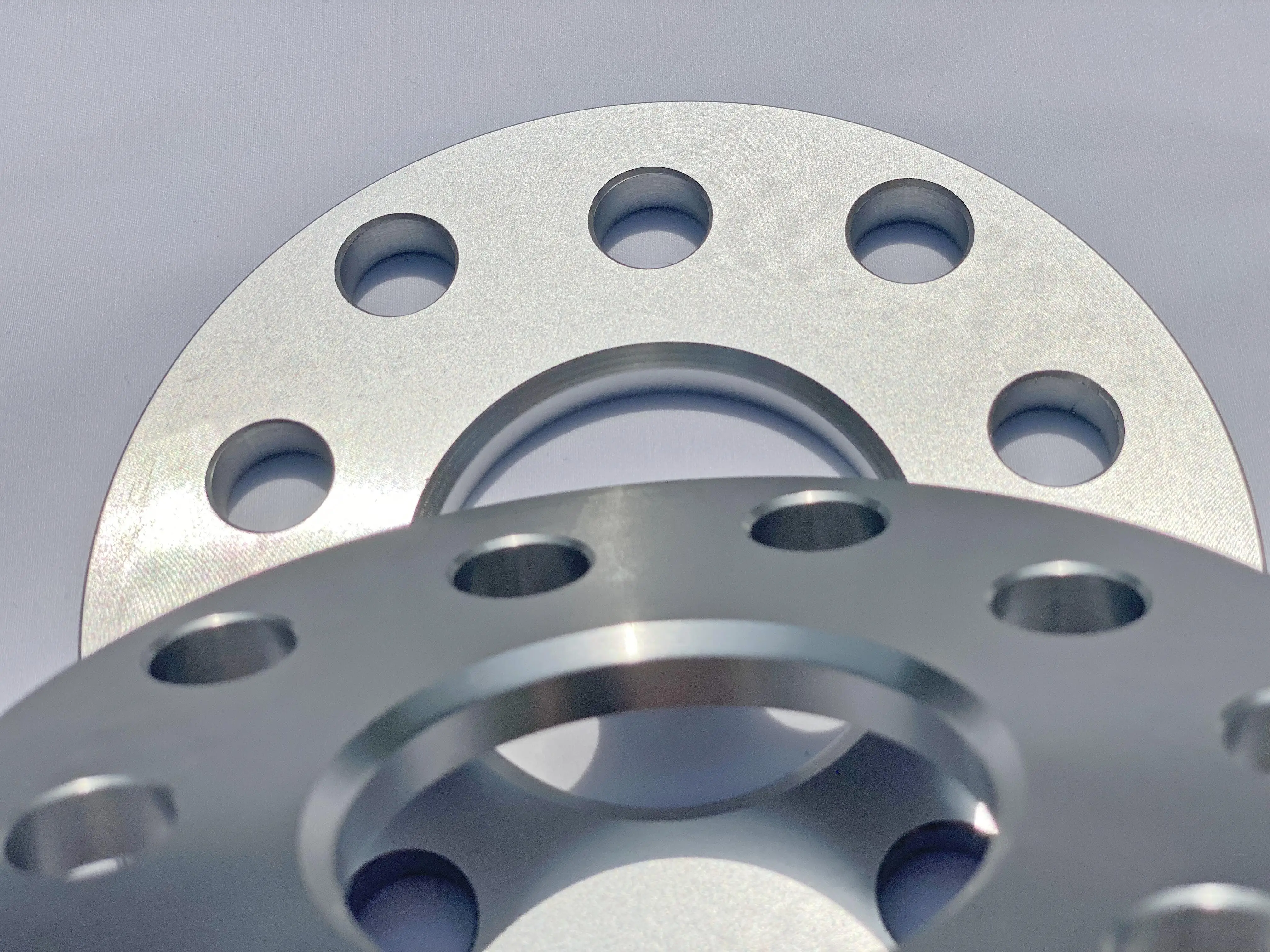 2pcs 8mm Wheel Spacer Adapters PCD 5x100 / 5x112 Center Bore 57.1mm Suit for Volkswagen Universal Series Car