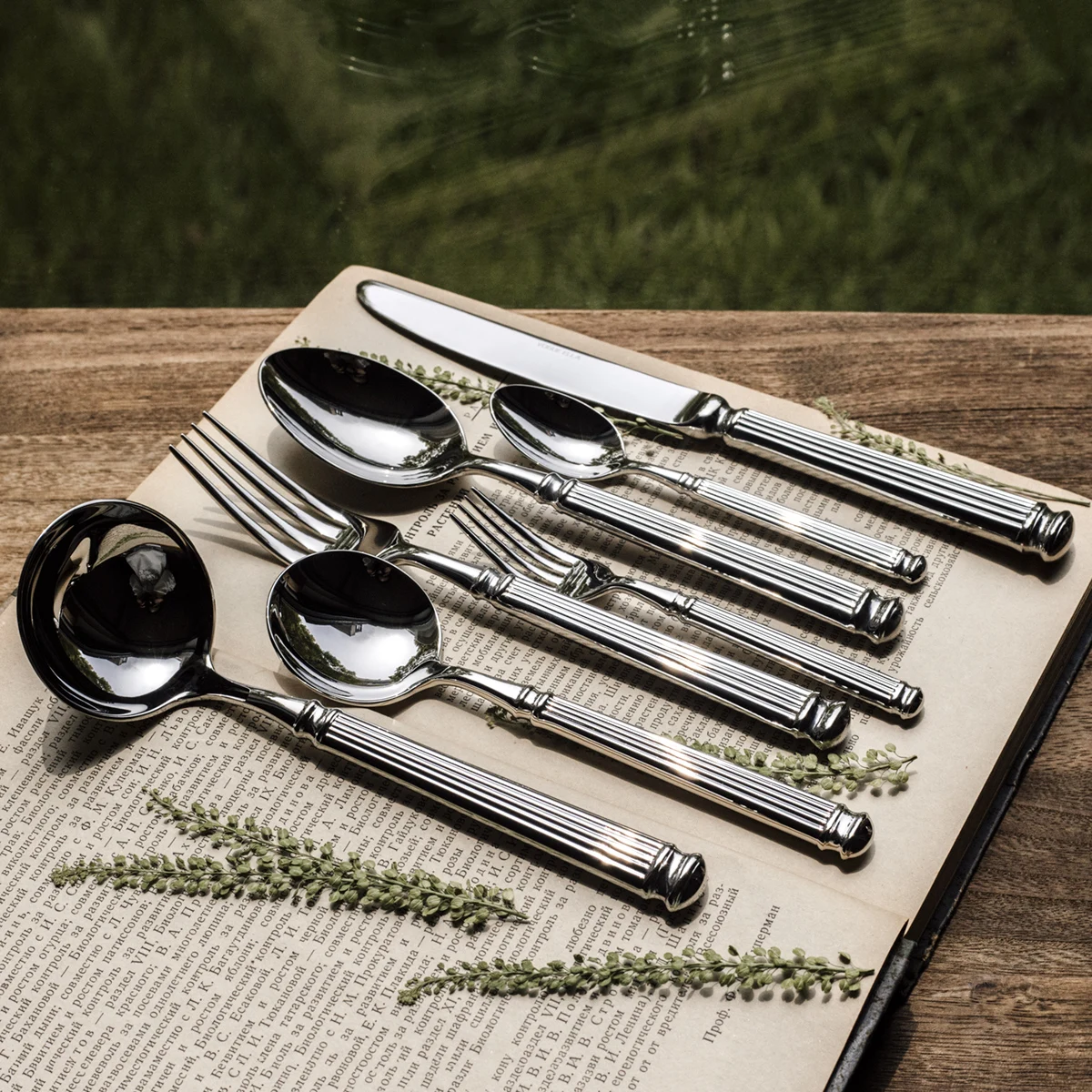 Description Picture 3 of itemRoman Column Stainless Steel Tableware, Western Knife, Fork, Main Dinner Spoon, Dessert Spoon, Cake Fork, Luxury, Retro, Light