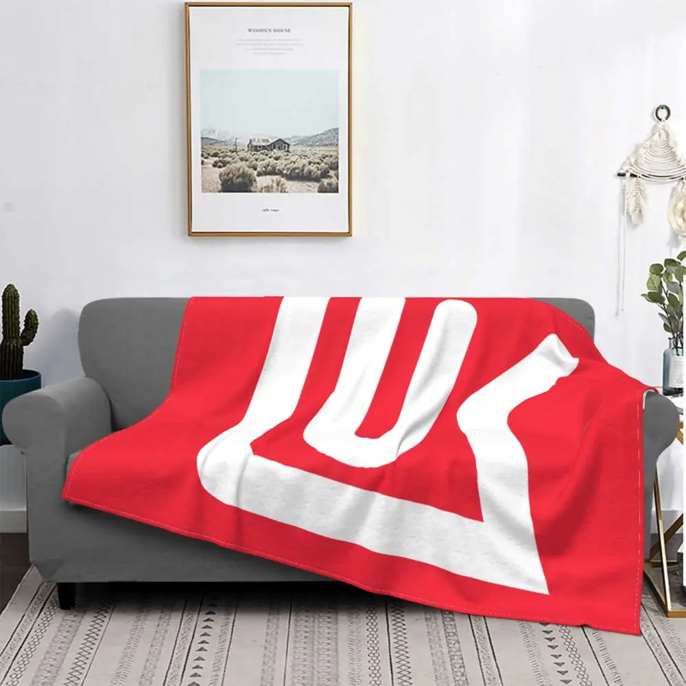 LUKOIL �Ż� ��� �� ������, �ſ� �ε巯�� �� �ǳ� �߿� ���, �Ž� ħ�� �����