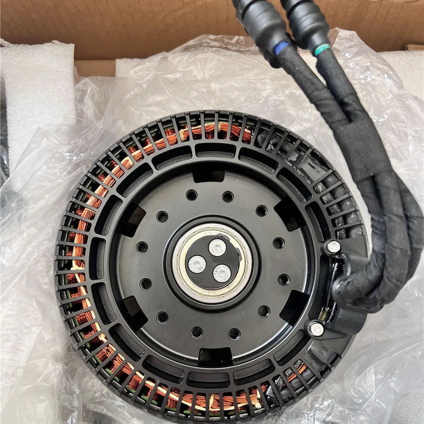 Moteur sans balais XAG A40 3000W 75KV pour drone agricole posé sur une surface, mettant en valeur sa taille compacte.