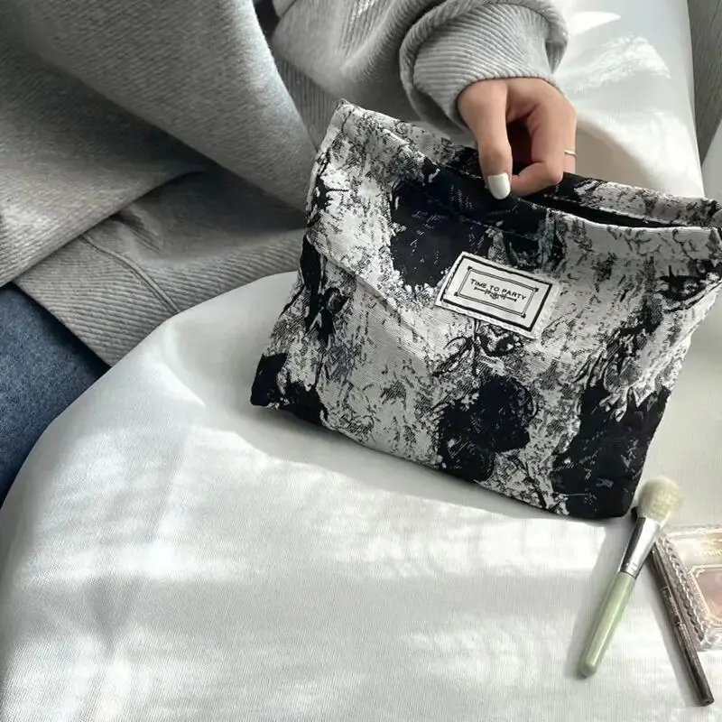 Make Up Bag Cute Jacquard Canvas Artistic Retro Flower Convenient Clutch