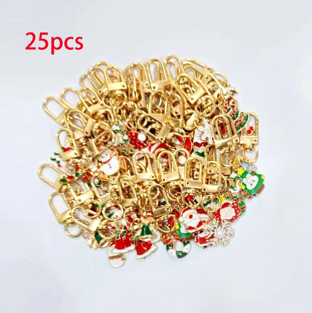 25 Stück (Mix) zufälliger Stil Weihnachtsserie Metall-Schlüsselanhänger Ornament Handtasche Tasche Weihnachtsgeschenke Zubehör für Weihnachtsfeier-Geschenk