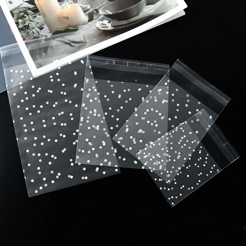 100pcs 플라스틱 투명 포장 셀로판 가방 폴카 도트 캔디 쿠키 선물 가방 DIY 자기 접착 주머니 캔디 가방 파티