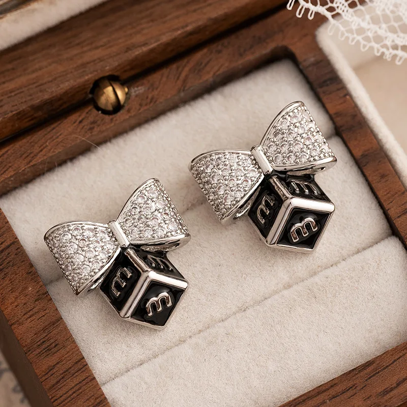Light luxury fashion letter bowknot earrings for women