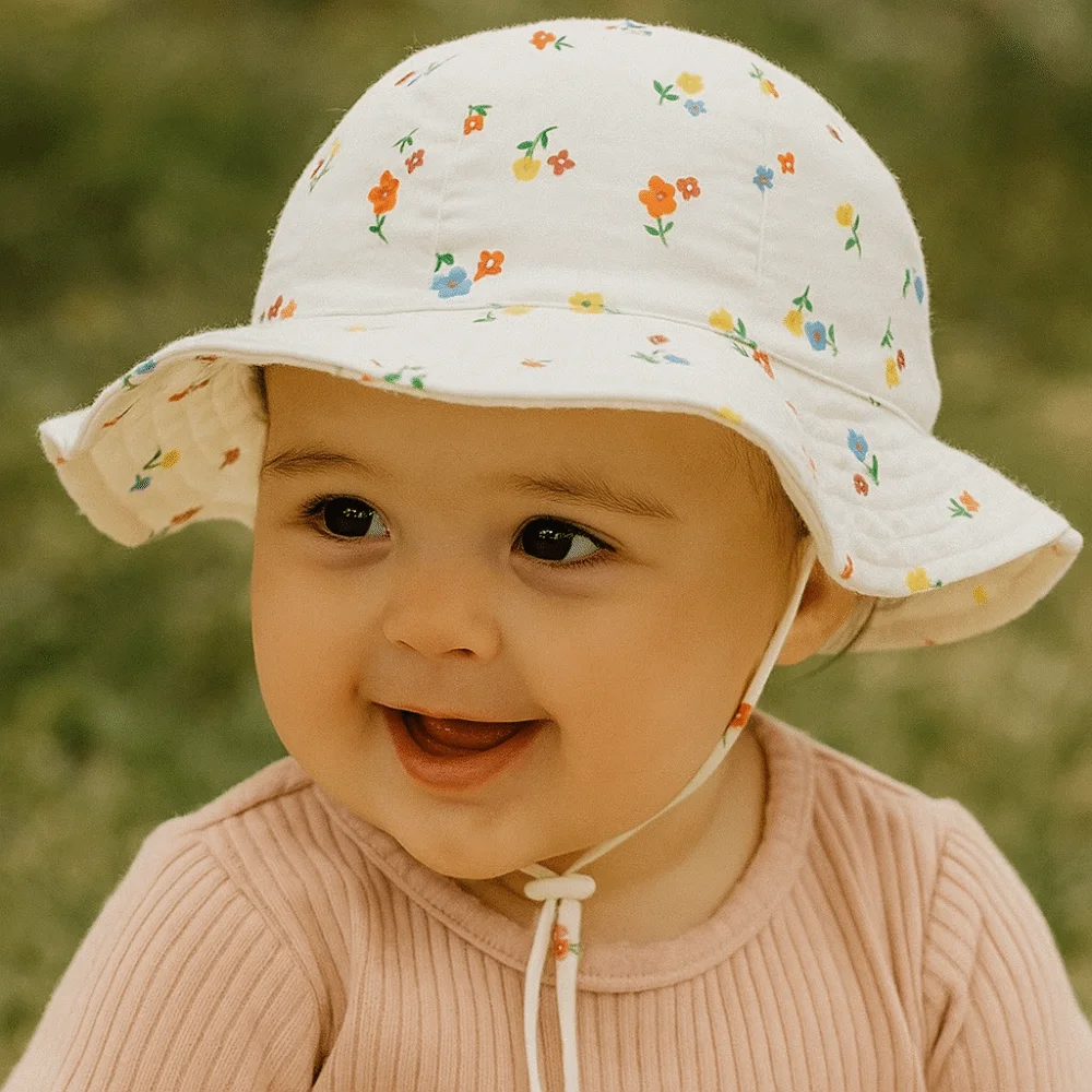 Cute Cotton Infant Bucket Hat Love Heart Wide Brim Sunhat with Strap Flower Children's Fisherman Hat