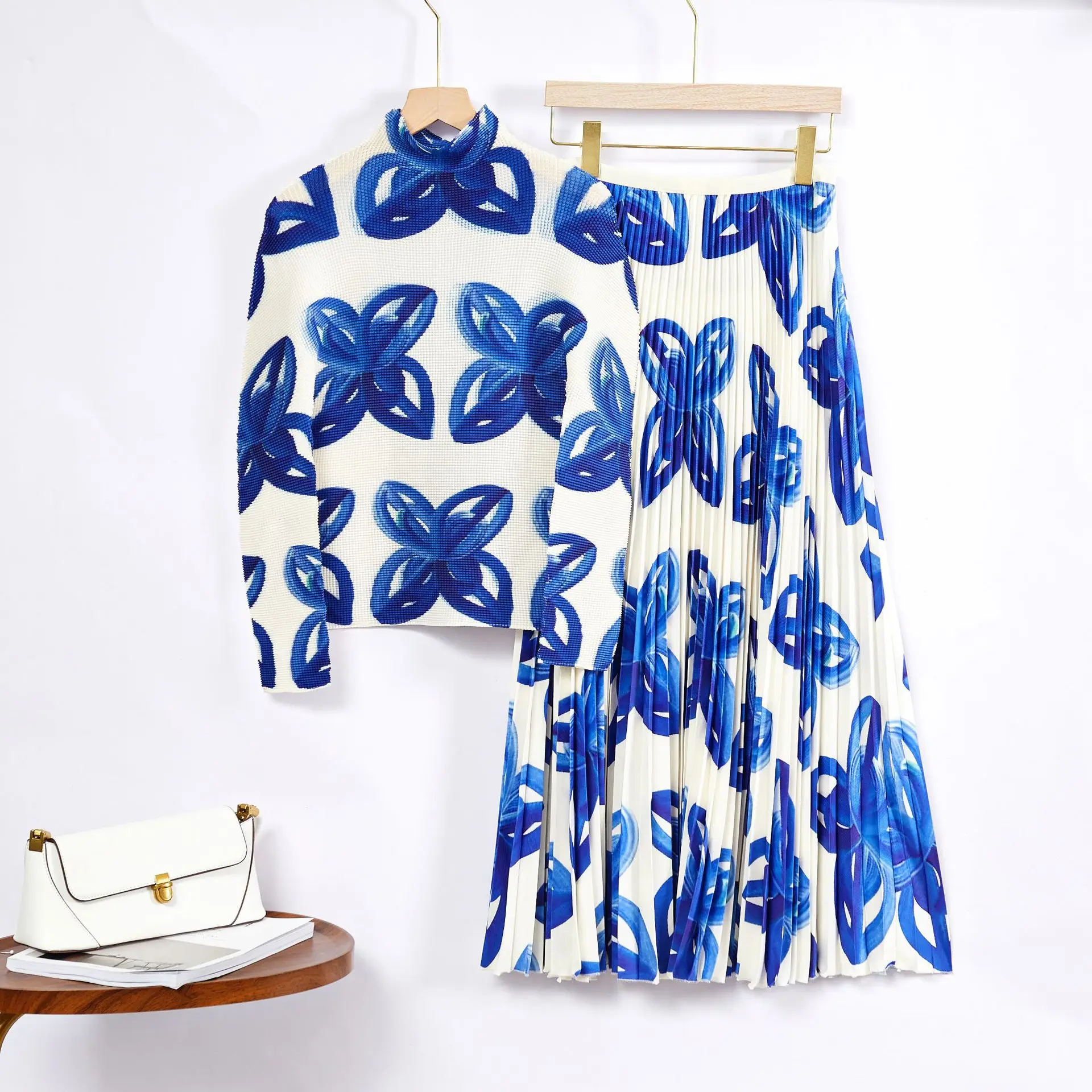 

Pleated Suit for Women 2023 Spring New Model Fashion Printing Long Sleeve Neck Top + High Waist Skirt Two-Piece Set